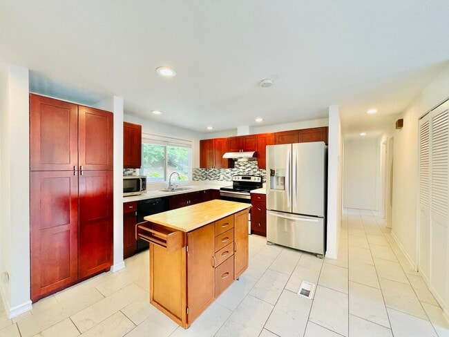 Photo - Beautifully Renovated 5 Bedroom House with Large Yard!