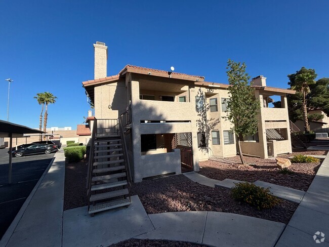 Building Photo - Gorgeous 2Bed/2Bath Condo located just out... Unit 102
