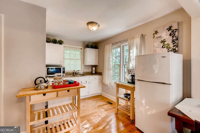 Photo - 203 E Davis St