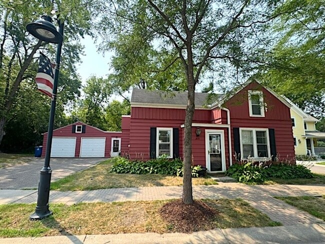 Building Photo - 205 Hamel Rd