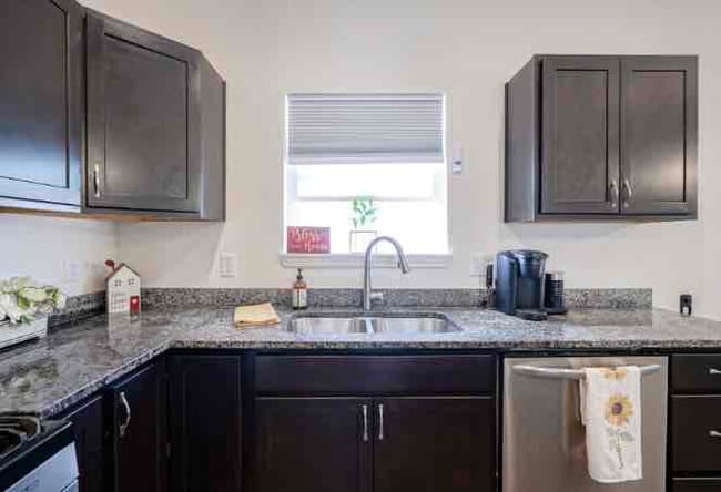 Photo - 1160 Colcester Ln