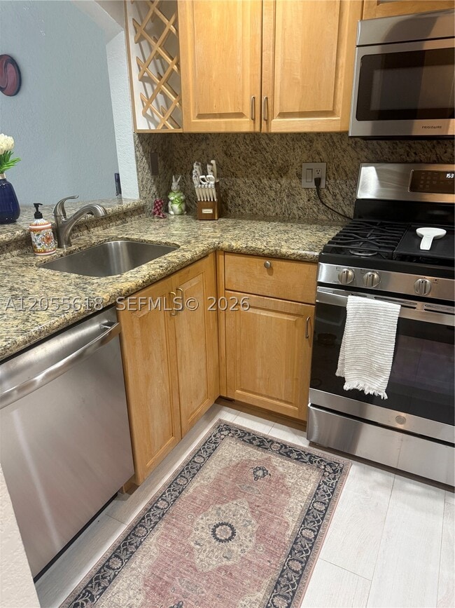 Building Photo - 6709 N Kendall Dr Unit 220