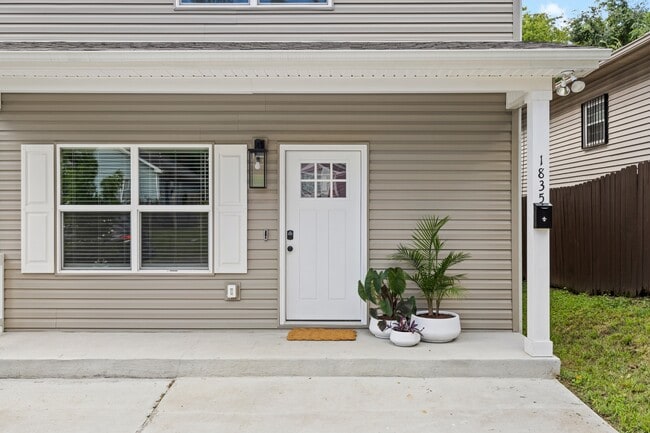 Photo - 1835 Glade St