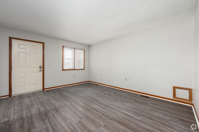 2BR, 1BA - 781SF - Living Room