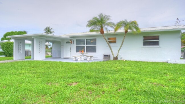 Photo - 1128 W River Dr