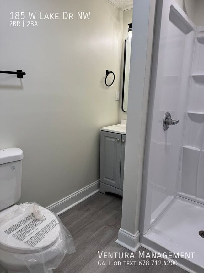 Photo - 185 W Lake Dr NW
