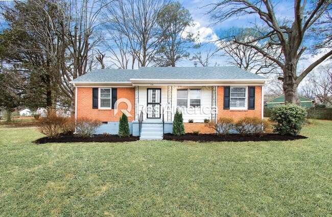 Photo - Newly Renovated 3/1 in 38109!
