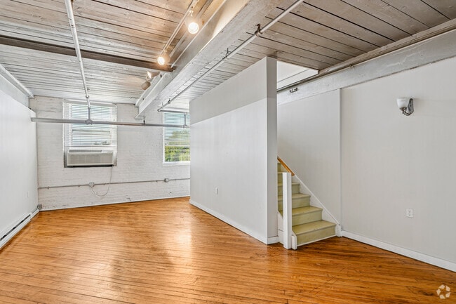 1BR, 1BA - 1,000SF - Living Room