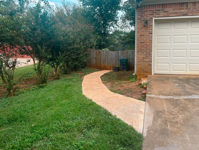 Path to Unit B Entrance and Backyard - 330 Fountainmist Trail Unit B