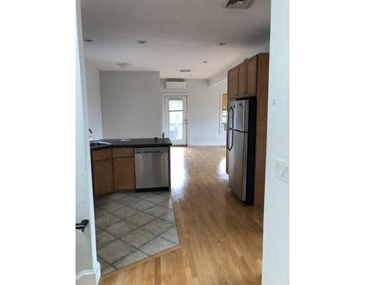 Building Photo - 29 Covington St Unit 1