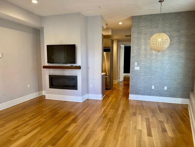 Building Photo - 5 Mohawk St Unit 1F