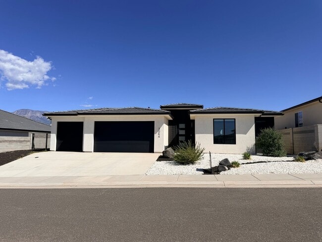 Building Photo - 3 Bedroom, 2 bath home.
