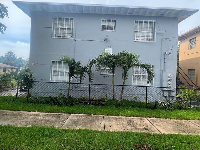 Building Photo - 922 5th St Rental