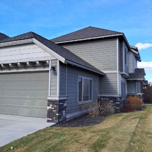 Photo - 62907 NE Nolan St