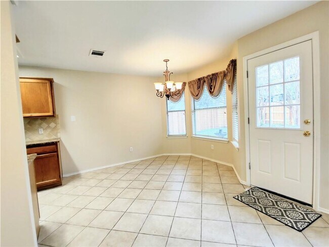 1009 Horseman Cove