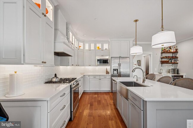 Photo - 215 E Chew Ave