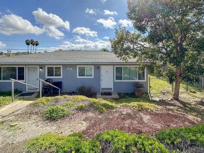 Building Photo - CUTE CONDO IN A DUPLEX W/ LARGE BACKYARD A...