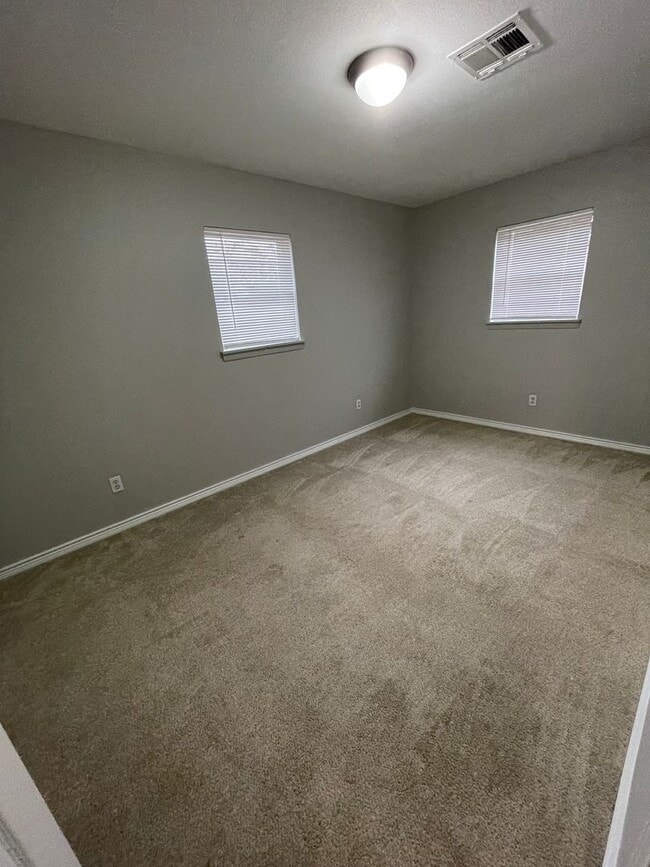 Photo - Central Bossier Beauty!