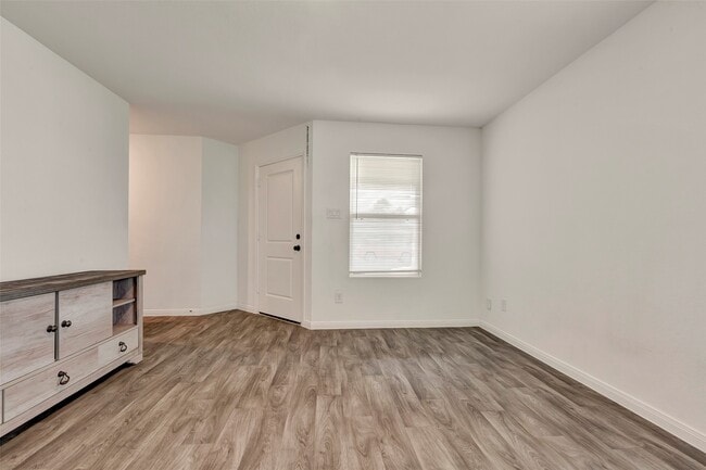 Photo - 307 Rd 5138