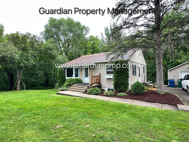 Building Photo - Minnetonka Single Family Home, Corner Lot, Dishwasher, W/D, 1 Car Garage