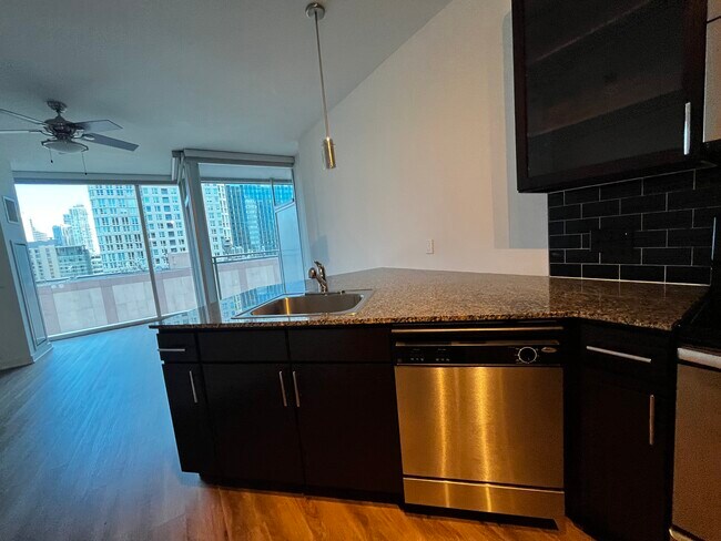 Photo - 66 W Kinzie St