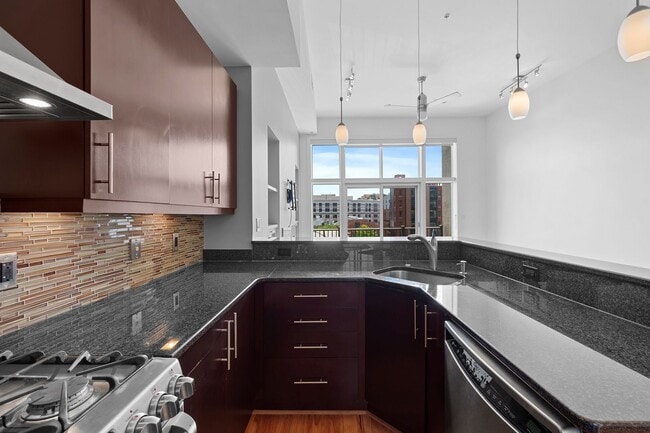1336 Belmont St NW Unit 201