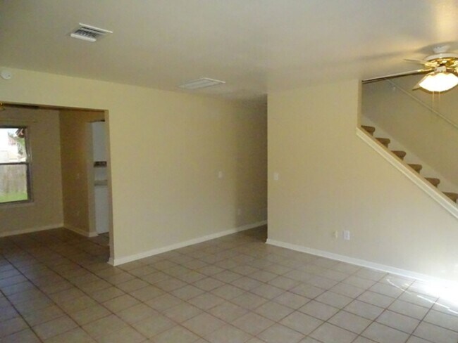 Photo - 5907 Deer Lake Dr