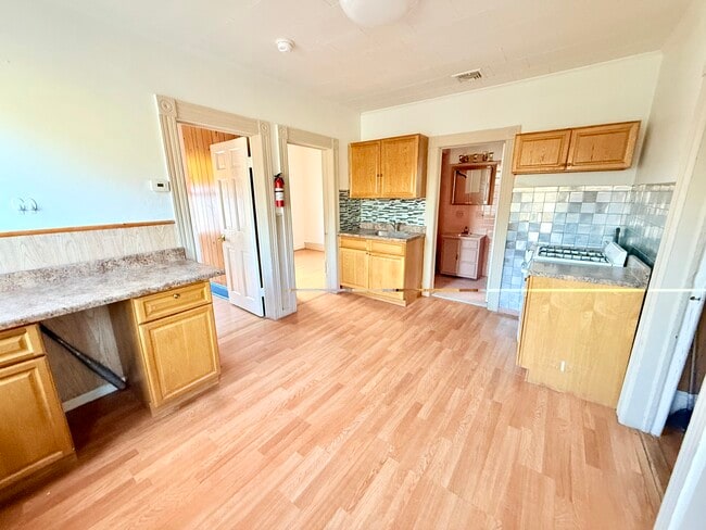 Building Photo - 71 Passaic St Unit 2