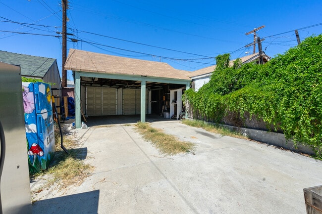 2 plazas de aparcamiento en tándem - 207 E Avenue 31 Unidad 2 Jasmine Window 207 1.25