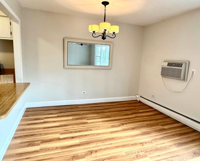 Photo - 510 W Eastman St Unit 2E