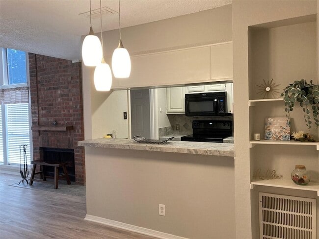 Photo - 18240 Midway Rd