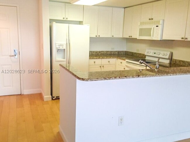 Building Photo - 19501 W Country Club Dr Unit 1511