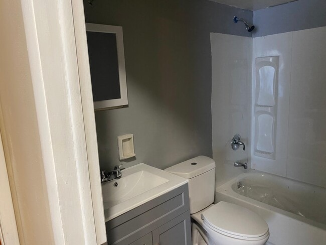 Photo - 220-226 S Smithville Rd