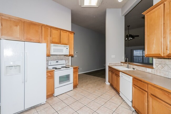 Building Photo - 810 Courtside Dr E Rental