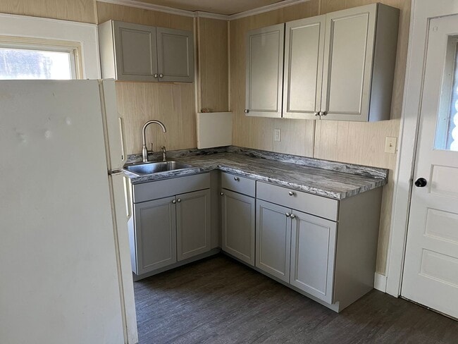 Photo - 2 Bedroom/1 Bathroom East Peoria Home for ...