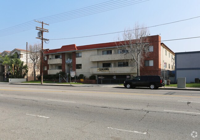 Photo - Castle Court Apartments