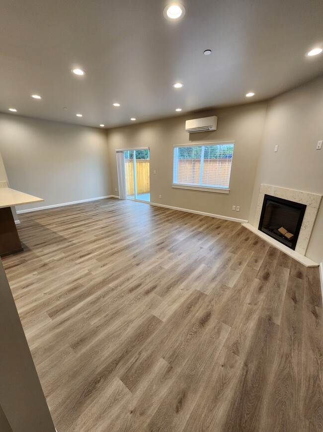 Photo - 14916 Canyon Rd E