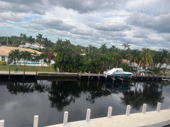 Building Photo - 2801 NE 51st St Unit 15