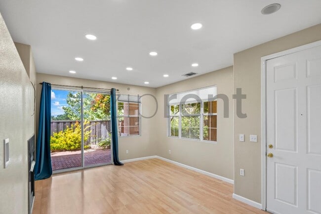 Photo - 916 Del Avion Ln