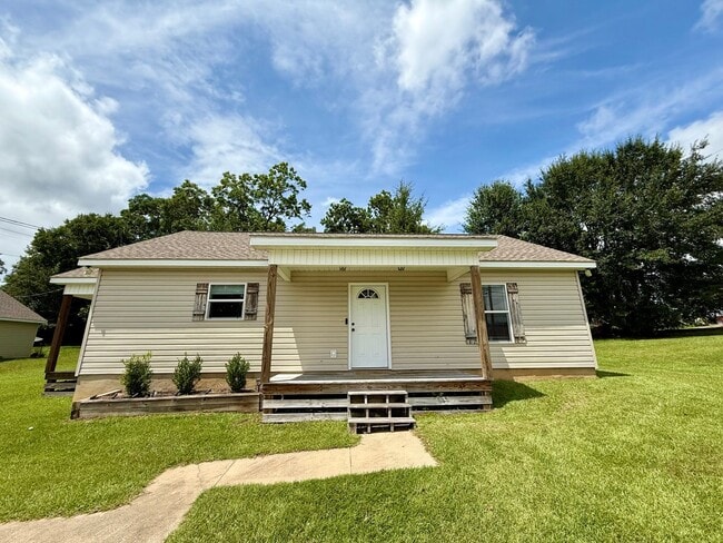 Building Photo - 105 Camellia St Rental