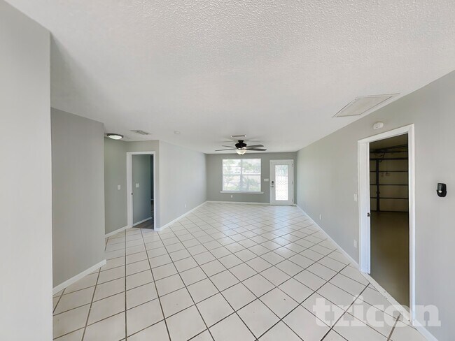 Photo - 5513 3rd Avenue Plaza W