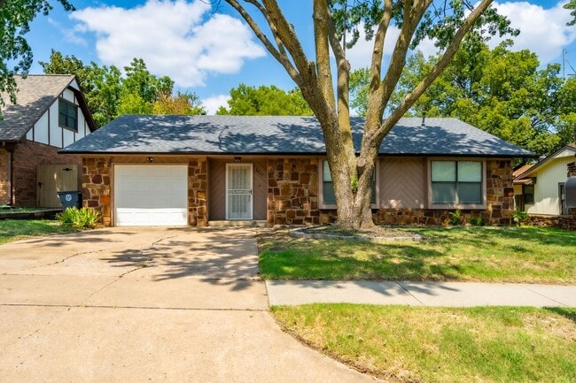 Photo - 3 Bed | 2 Bath in Tulsa!