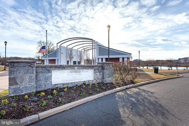 Photo - 4600 Duke St Unit 617