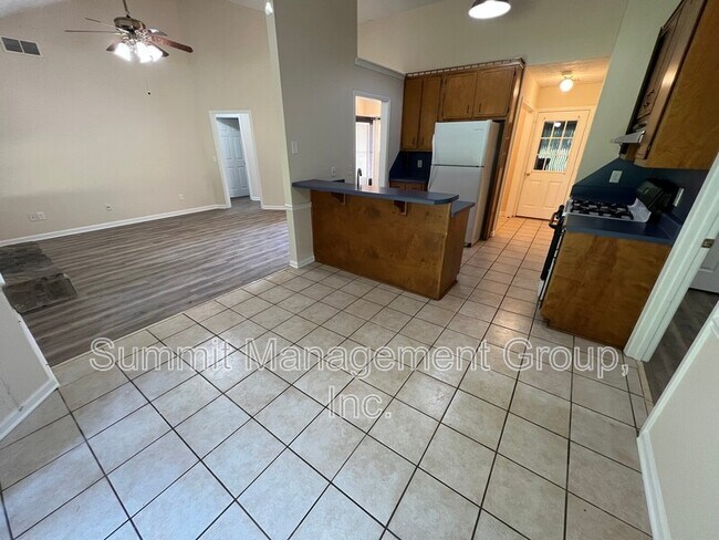 Photo - 555 Cowan Rd