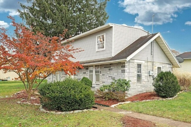 Building Photo - Beautiful 3 Bedroom, 1.5 Bath in Colonial West York!