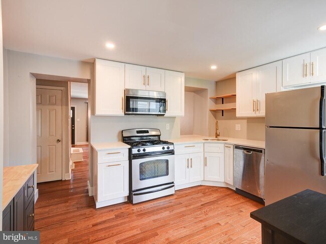 Photo - 3258 Livingston St