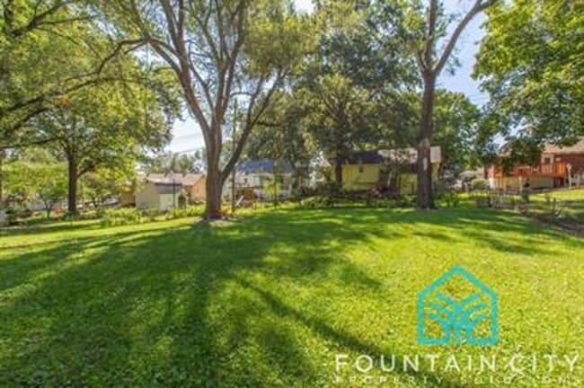 Photo - 405 Hooke Ave