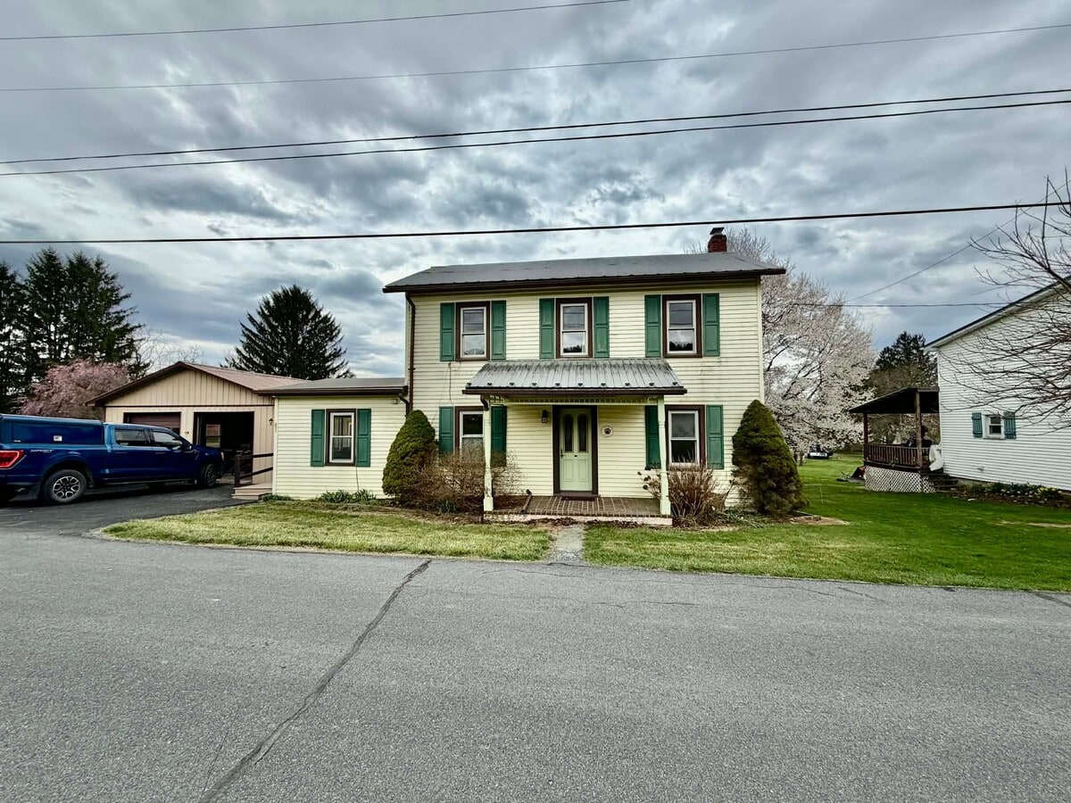 Photo - 327 W Plum St