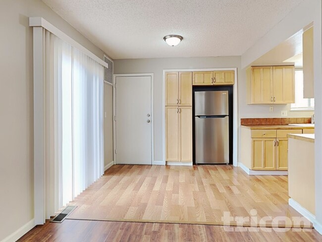 Photo - 1465 Van Petten St