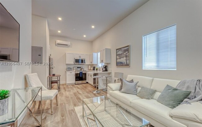 830 SE 14th St Unit 1